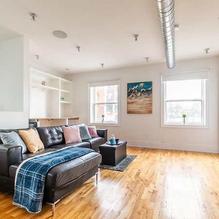 Modern 2 Bedroom Condo - Heart Of Leslieville 토론토 외부 사진